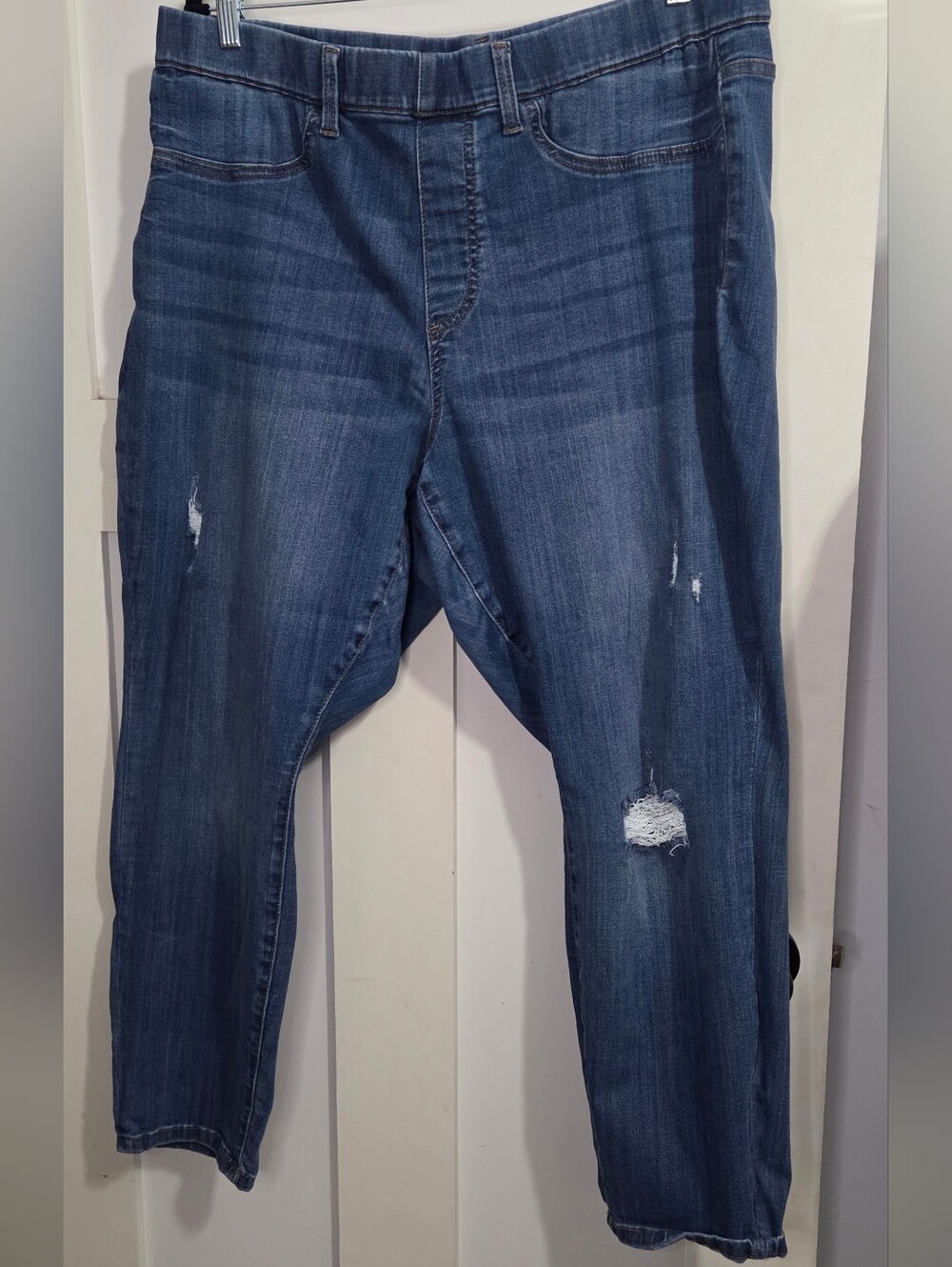 Judy Blue Medium Wash Distressed Boyfriend Jeans